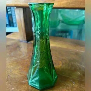 Small green Hoosier glass bud  vase / propogation vase